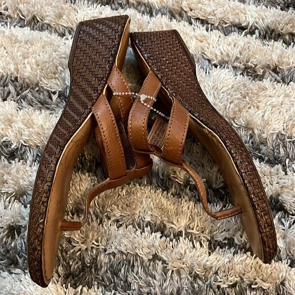 Born leather Isle slide thong sandals size 7 - Picture 4 of 6